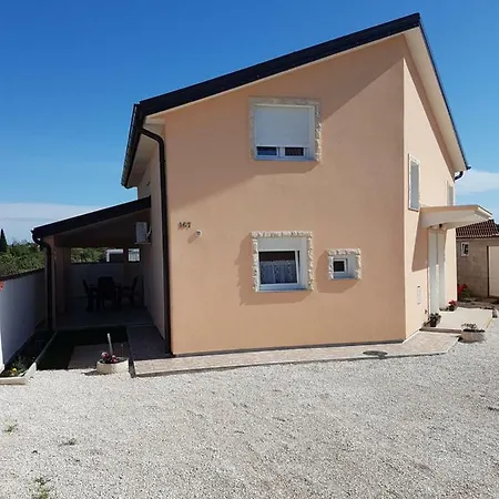 Luca Apartment